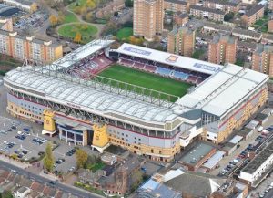Boleyn Ground, atual estádio do West Ham. Boleyn Ground, atual estádio do West Ham.