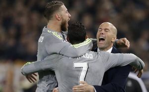 Cristiano Ronaldo comemora gol contra a Roma na Liga dos Campeões. Cristiano Ronaldo comemora gol contra a Roma na Liga dos Campeões.