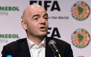Gianni Infantino na sede da Conmebol. Gianni Infantino na sede da Conmebol.