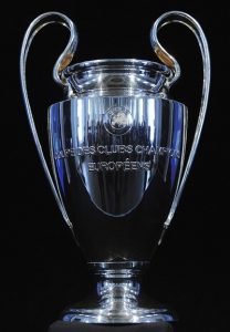 Famosa taça da Liga dos Campeões, objeto de desejo de todos os clubes europeus. Famosa taça da Liga dos Campeões, objeto de desejo de todos os clubes europeus.