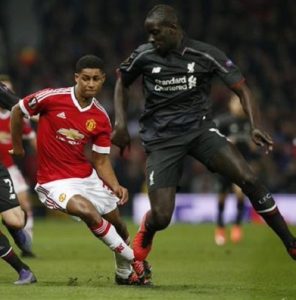 Sakho na partida contra o Manchester United, mesmo dia que o exame antidoping foi realizado.
