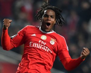 Renato Sanches atuando pelo Benfica, clube que o revelou profissionalmente. Renato Sanches atuando pelo Benfica, clube que o revelou profissionalmente.