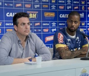 Bruno Vicintin e Dedé na coletiva sobre a renovação do jogador. Bruno Vicintin e Dedé na coletiva sobre a renovação do jogador.