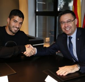 Suárez e Josep Bartomeu, presidente do Barcelona. Suárez e Josep Bartomeu, presidente do Barcelona.
