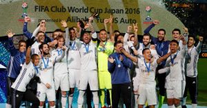 Time do Real Madrid comemorando o título de campeão mundial de 2016.