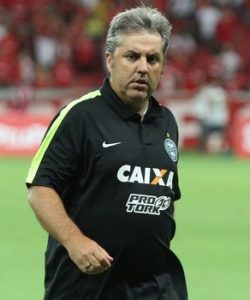 Técnico Gilson Kleyna perdeu o estadual e foi eliminado da Copa do Brasil. Técnico Gilson Kleyna perdeu o estadual e foi eliminado da Copa do Brasil.