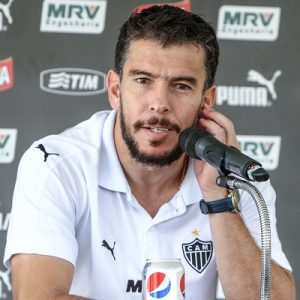 Leandro Donizete em entrevista pelo Atlético-MG. Leandro Donizete em entrevista pelo Atlético-MG.