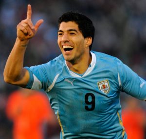 Luis Suárez comemorando gol pela seleção da Argentina. Luis Suárez comemorando gol pela seleção da Argentina.