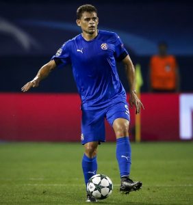 Volante Jonas atuando pelo Dinamo Zagreb. Volante Jonas atuando pelo Dinamo Zagreb.