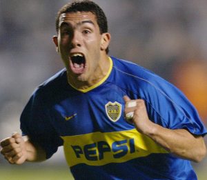 Carlitos Tévez em 2001 pelo Boca Juniors. Carlitos Tévez em 2001 pelo Boca Juniors.