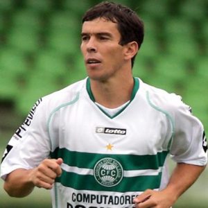 Leandro Donizete jogando pelo Coritiba, onde trabalhou com Dorival. Leandro Donizete jogando pelo Coritiba, onde trabalhou com Dorival.