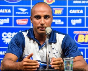 Técnico Deivid no comando do Cruzeiro.