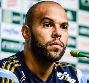 Alecsandro em entrevista pelo Palmeiras. Alecsandro em entrevista pelo Palmeiras.
