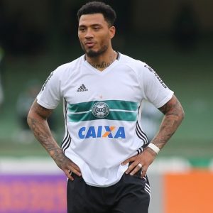 Kazim jogando pelo Coritiba. Kazim jogando pelo Coritiba.