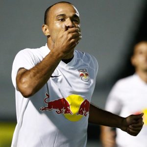 Roger atuando pelo Red Bull Brasil.