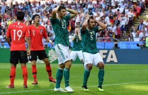 Jogadores da Alemanha depois de um gol perdido contra a Coreia.