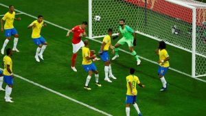 Momento do gol da Suíça contra o Brasil.