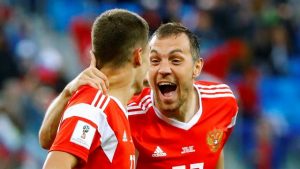 Dzyuba comemorando o terceiro gol da Rússia contra o Egito.