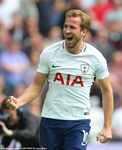 Harry Kane comemorando gol pelo Tottenham.