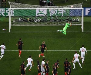 Momento do gol inglês.