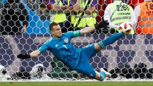 Goleiro Akinfeev defendendo o último pênalti da Espanha.